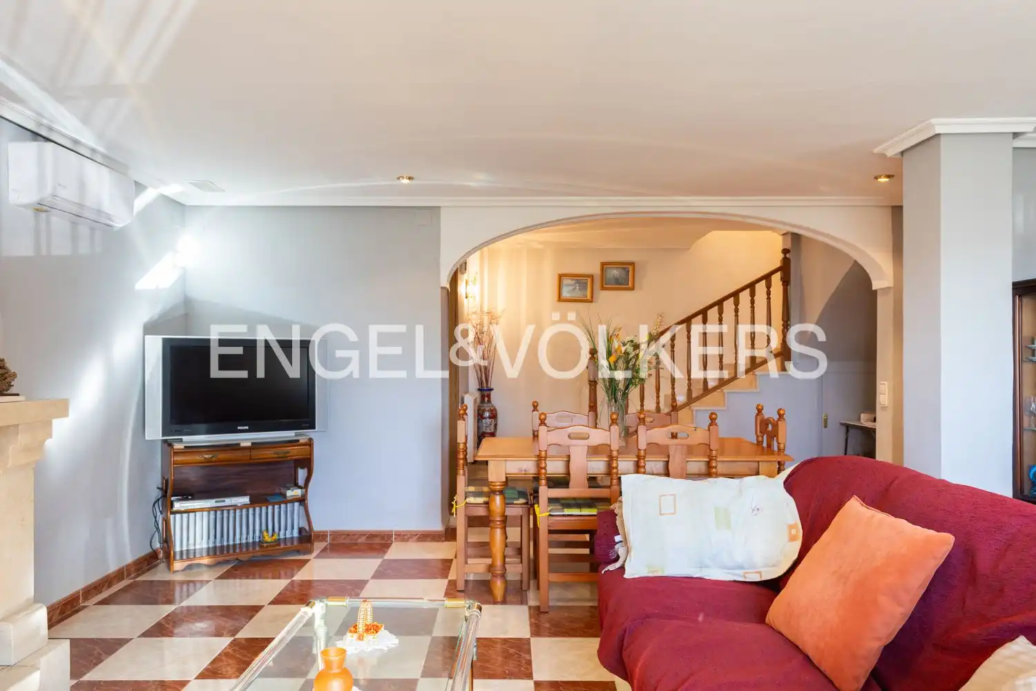 Sala d'estar de Casa o xalet en venda en La Pobla de Vallbona amb Aire condicionat, Calefacció i Jardí privat