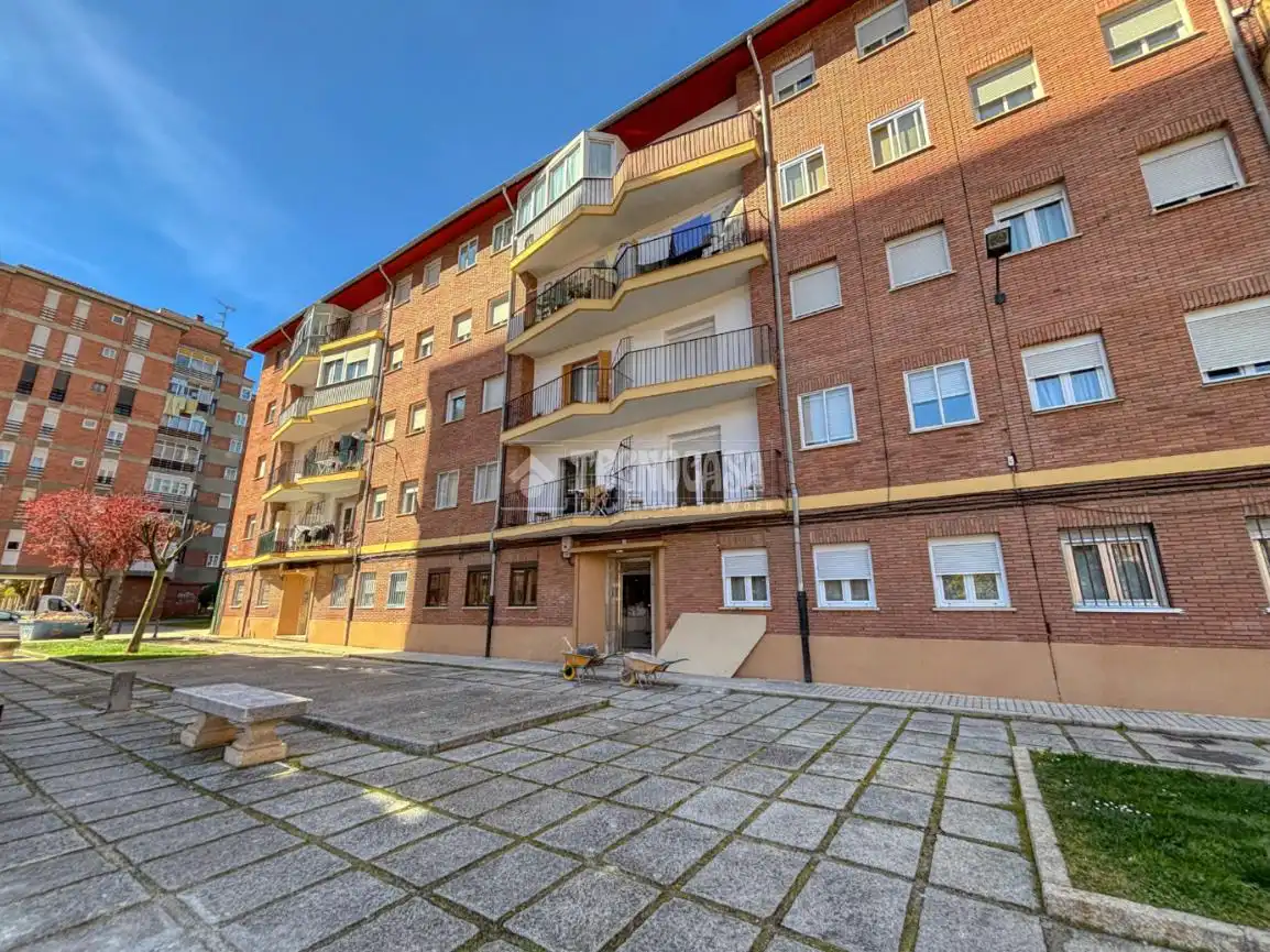 Vista exterior de Pis en venda en Valladolid Capital amb Calefacció