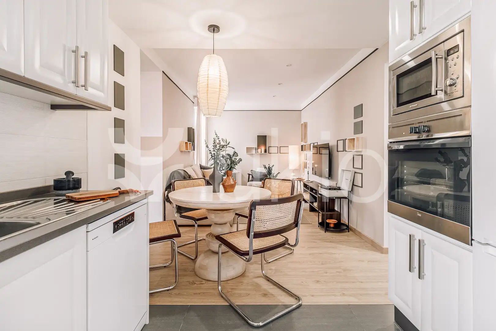 Cuina de Apartament de lloguer en Madrid amb Aire condicionat, Calefacció i Moblat