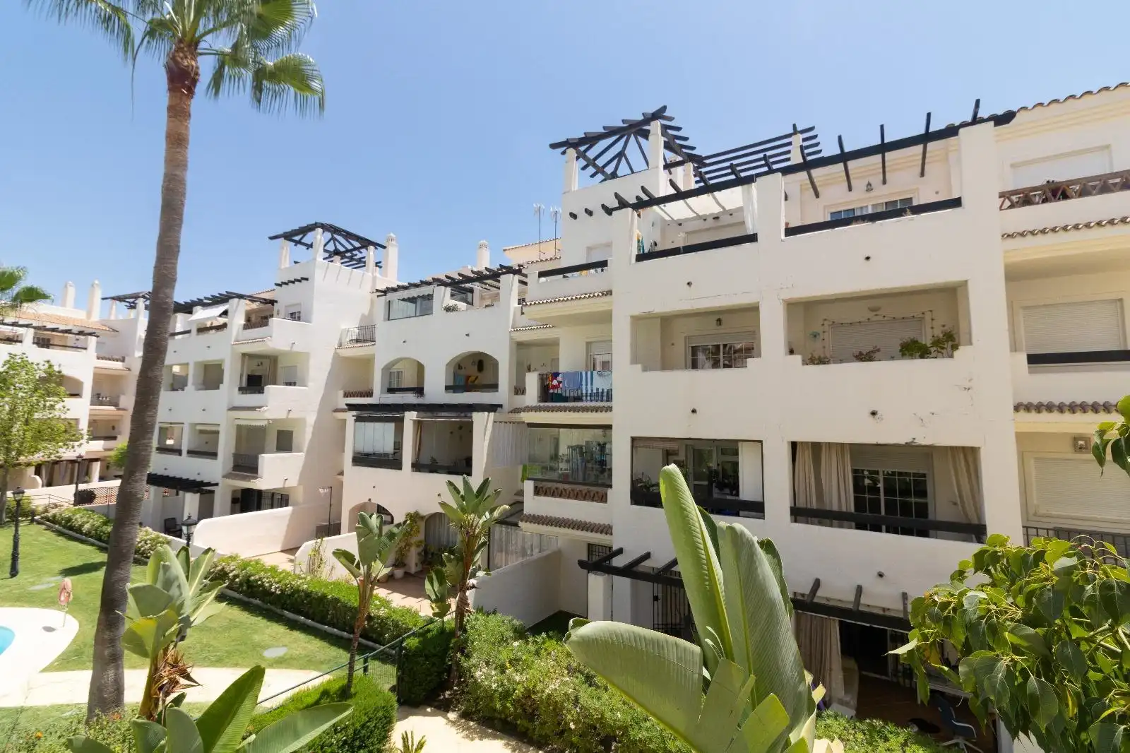 Vista exterior de Apartamento en venta en Casares con Jardín privado, Terraza y Amueblado