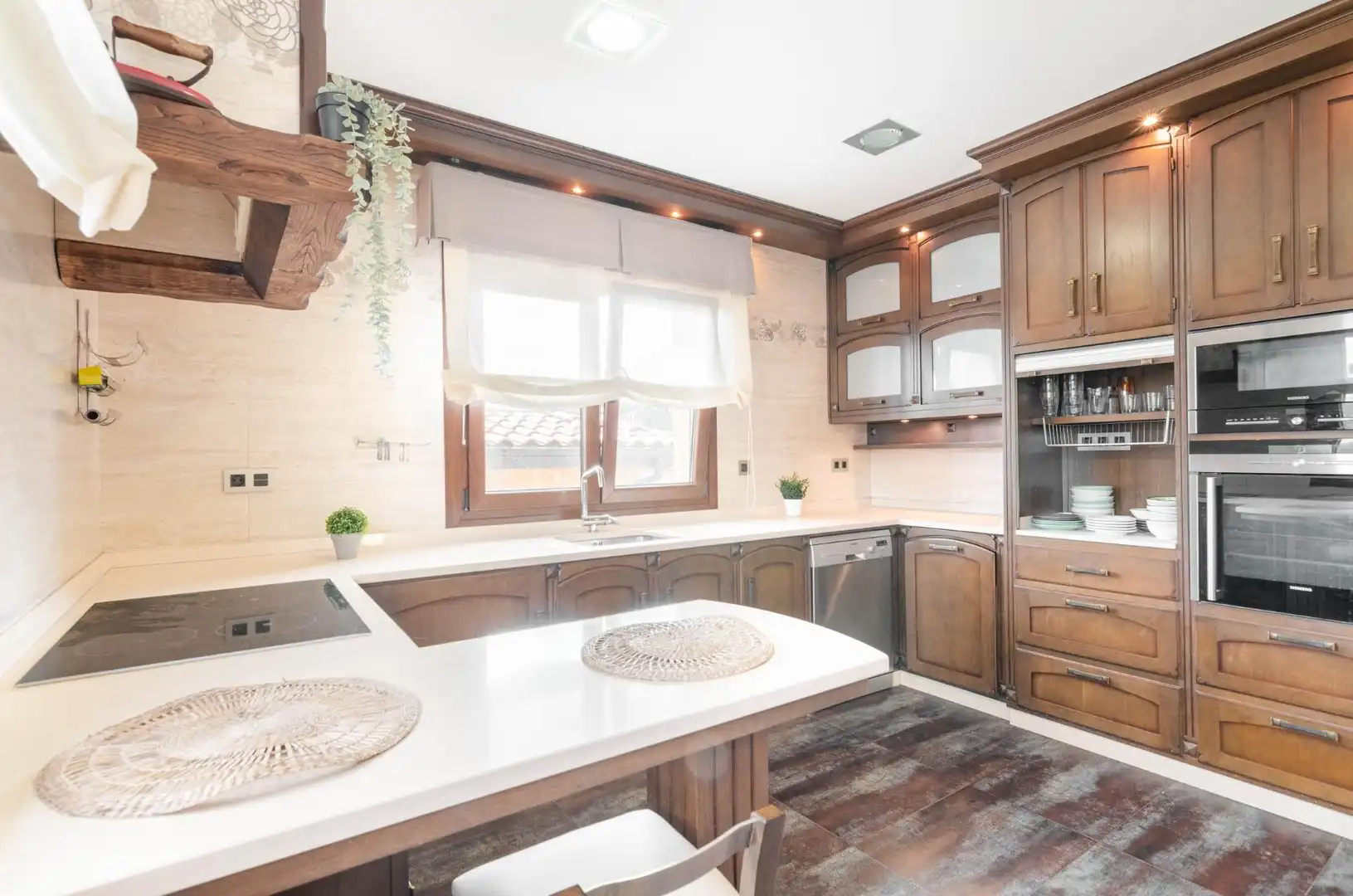 Cocina de Casa o chalet en venta en Santo Adriano con Calefacción, Piscina y Alarma