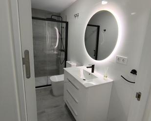 Bathroom of Flat for sale in Aldaia  with Air Conditioner and Heating