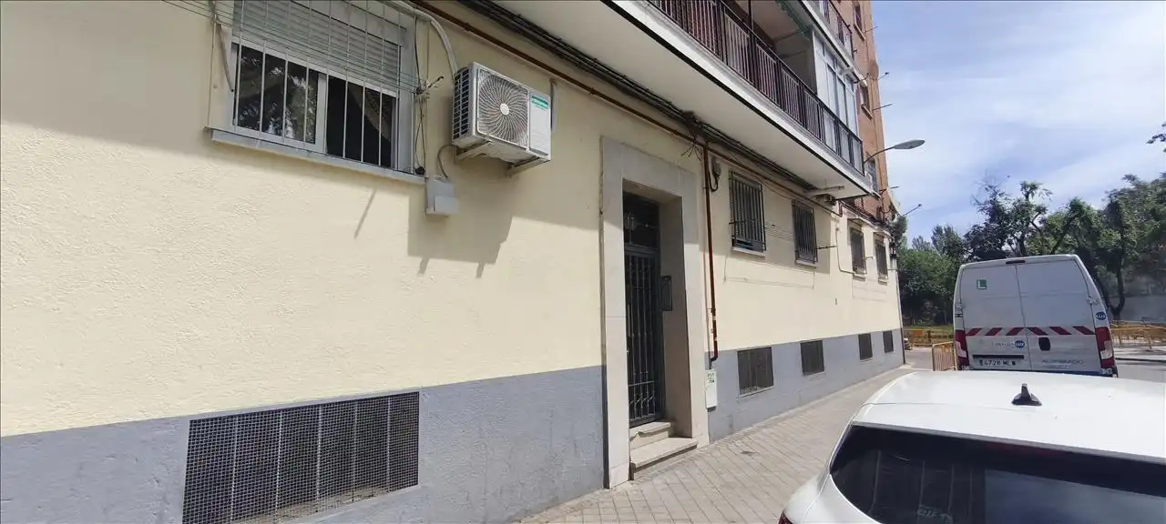 Vista exterior de Apartamento en venta en Madrid