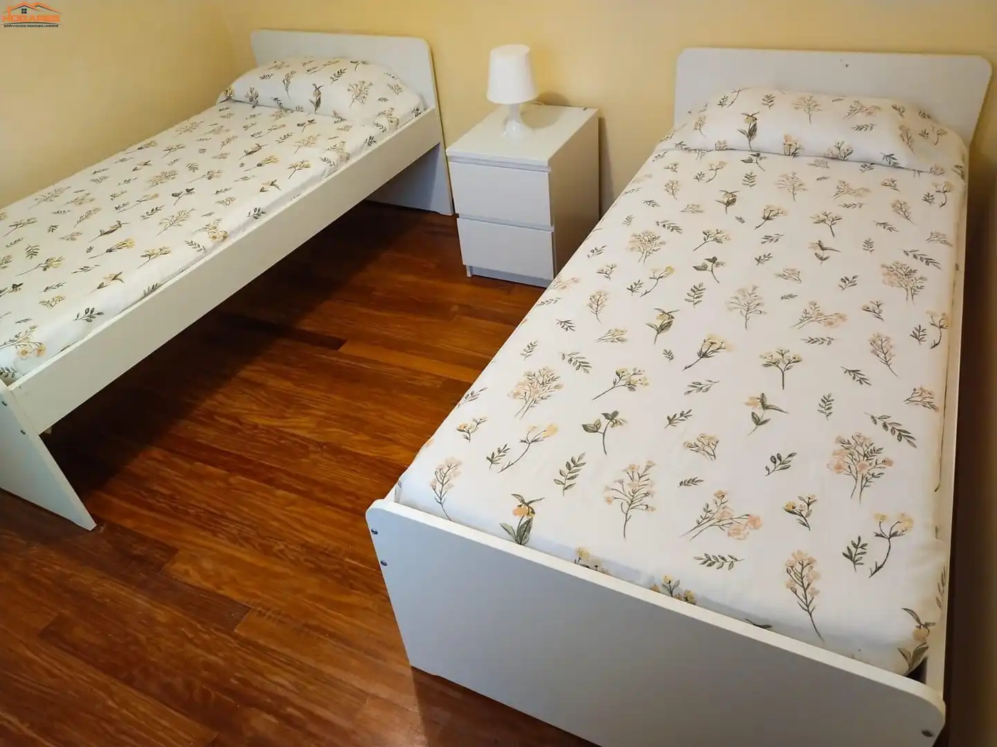 Habitación de Piso de alquiler en Vigo  con Calefacción y Amueblado