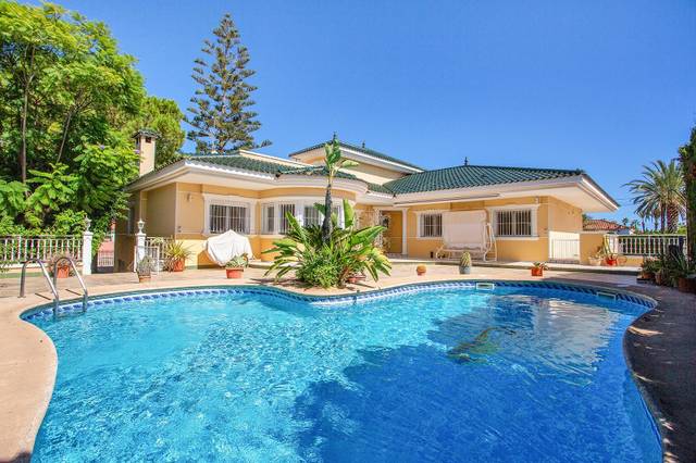 Casa-chalet en Venta en Calle salvador de madariaga en Zona Carrefour - Urbanizaciones