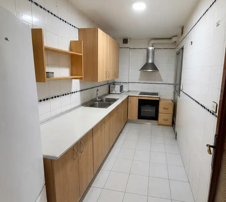 Cuina de Pis per a compartir en Granada amb Calefacció, Moblat i Forn