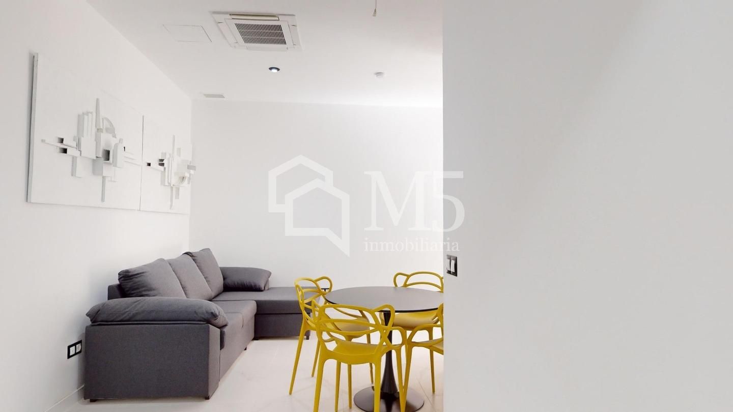 Sala d'estar de Planta baixa en venda en Algarrobo amb Aire condicionat i Moblat