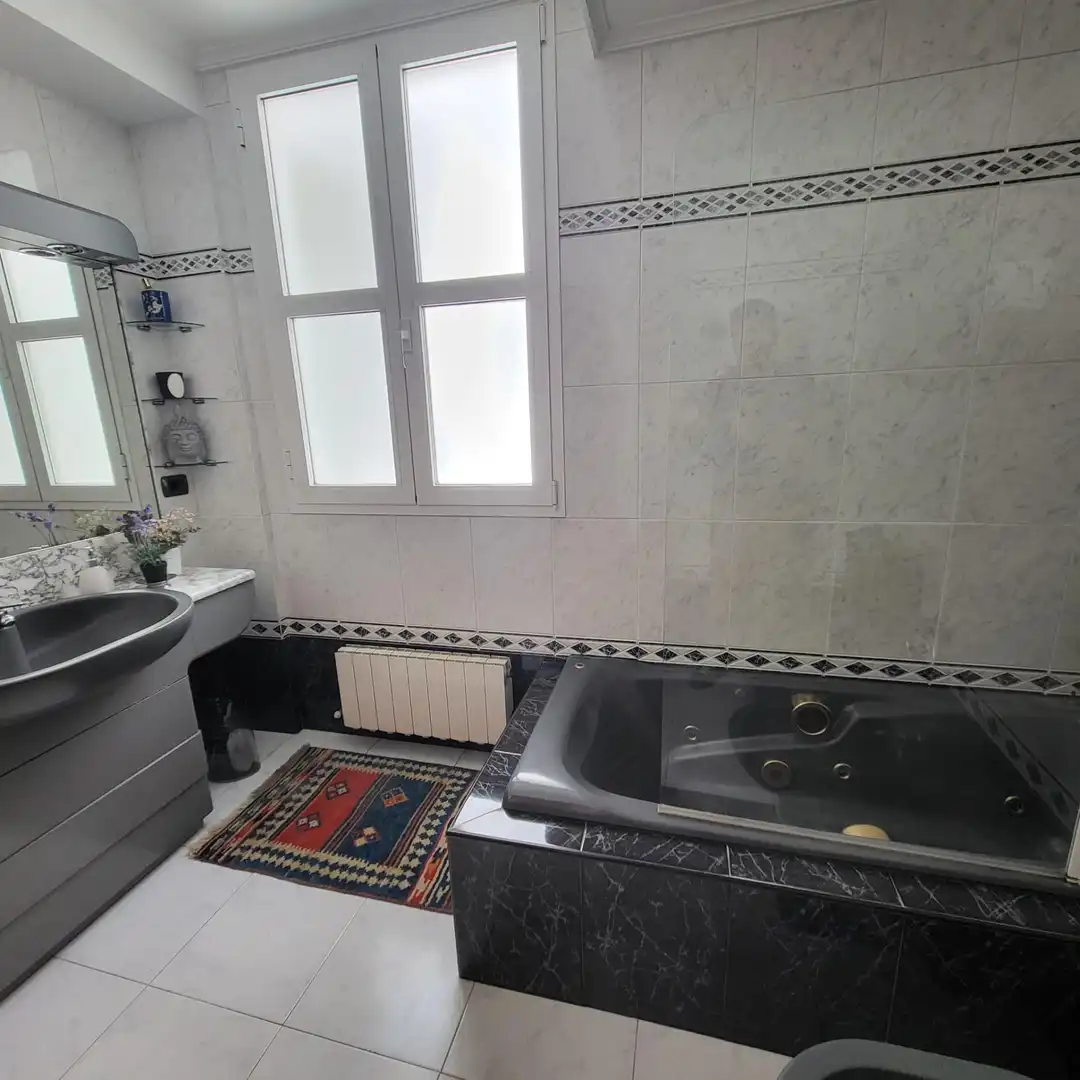 Baño de Piso en venta en Bilbao  con Calefacción y Trastero