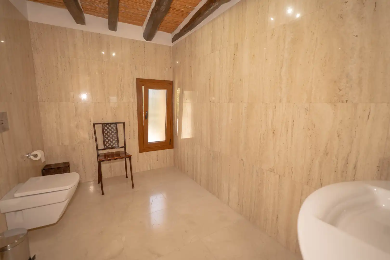 Badezimmer von Country house zum Verkauf in Válor mit Privatgarten, Terrasse und Abstellraum