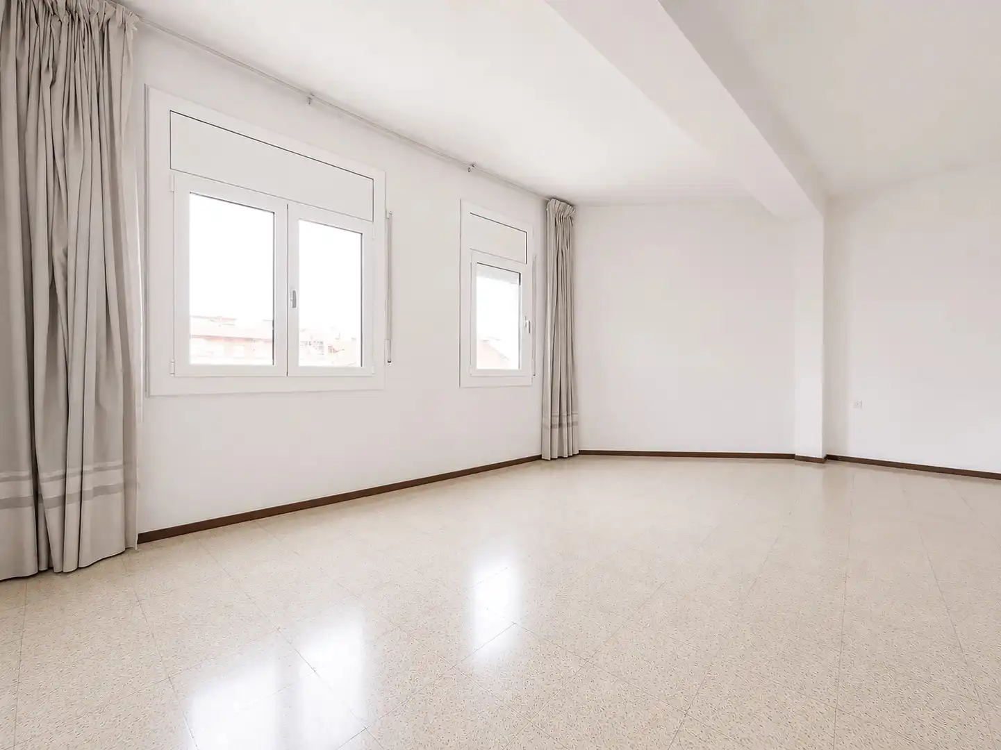 Habitación de Piso en venta en Barcelona con Balcón