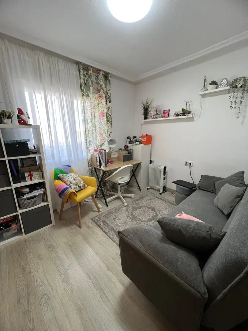 Habitación de Apartamento en venta en Torrevieja con Jardín privado, Terraza y Amueblado
