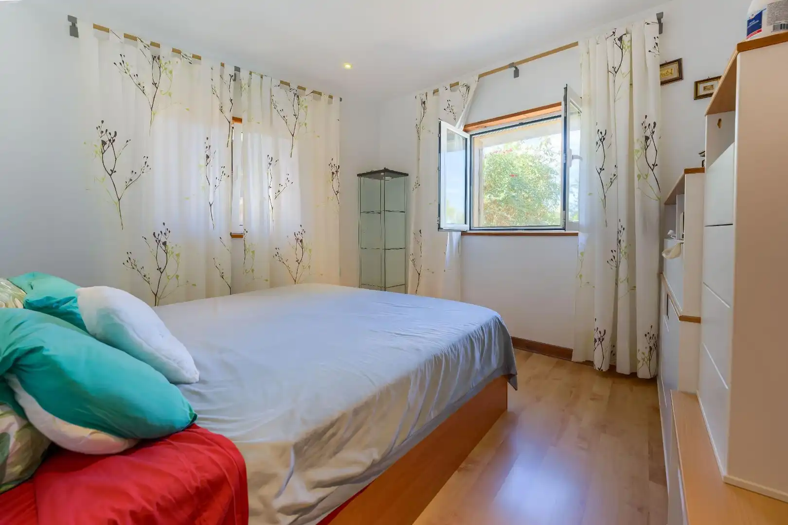 Habitación de Casa o chalet en venta en Sanlúcar la Mayor con Aire acondicionado, Jardín privado y Trastero