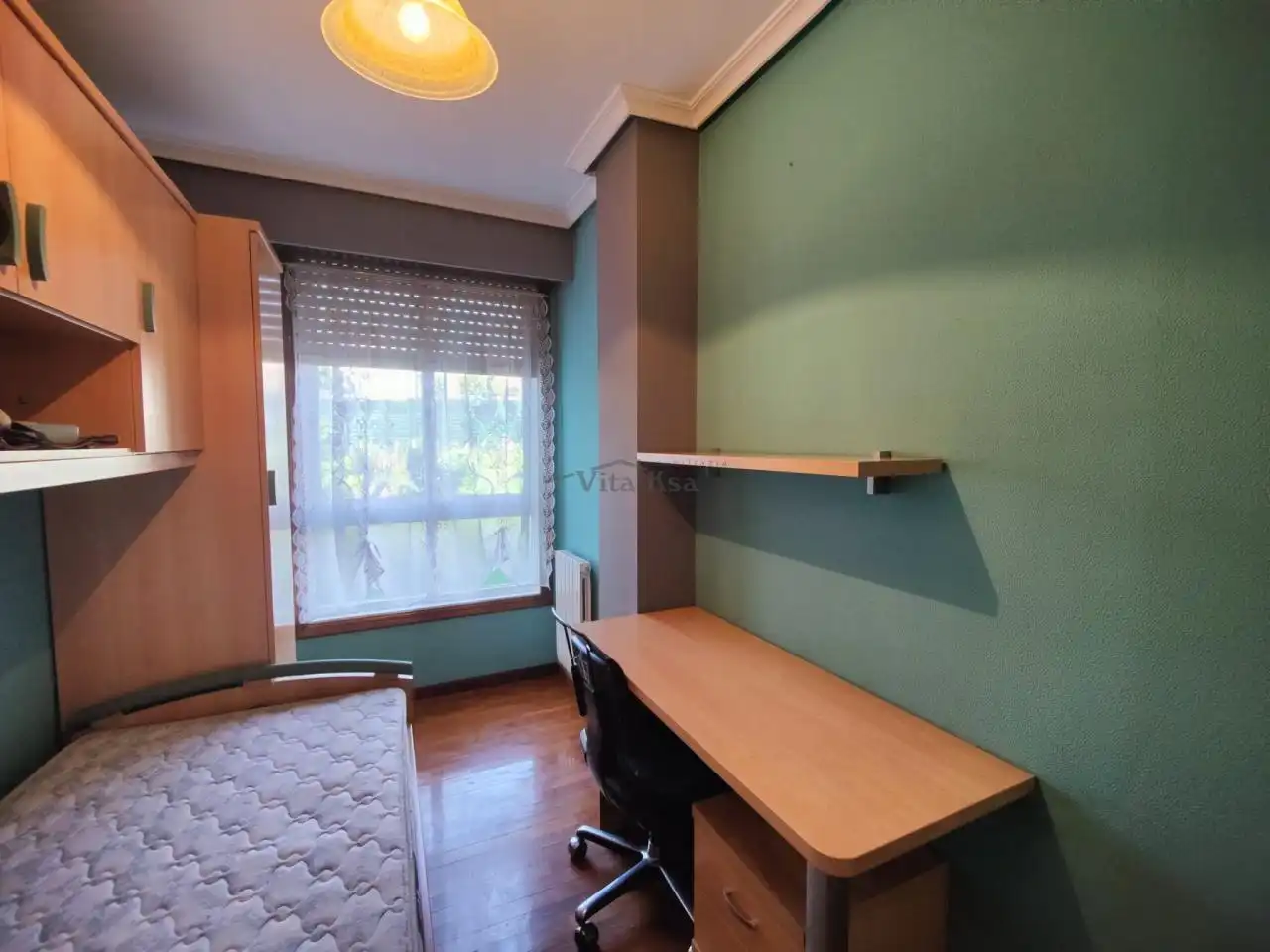 Dormitori de Pis de lloguer en Ourense Capital  amb Calefacció, Parquet i Traster