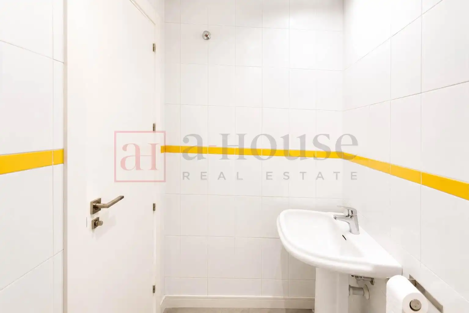 Baño de Planta baja en venta en Madrid con Aire acondicionado, Calefacción y Jardín privado