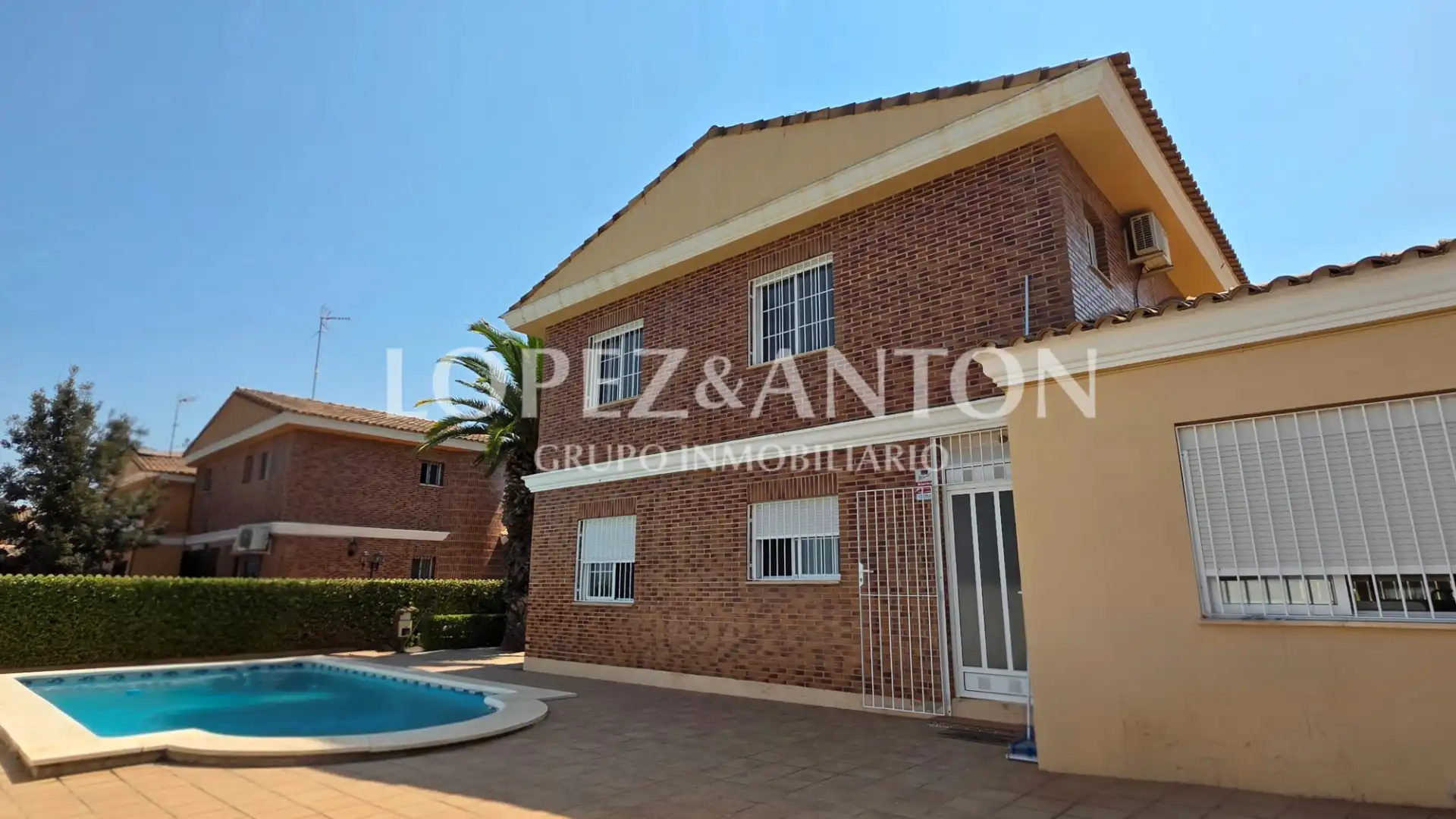 Vista exterior de Casa o chalet en venta en L'Eliana con Aire acondicionado, Calefacción y Jardín privado