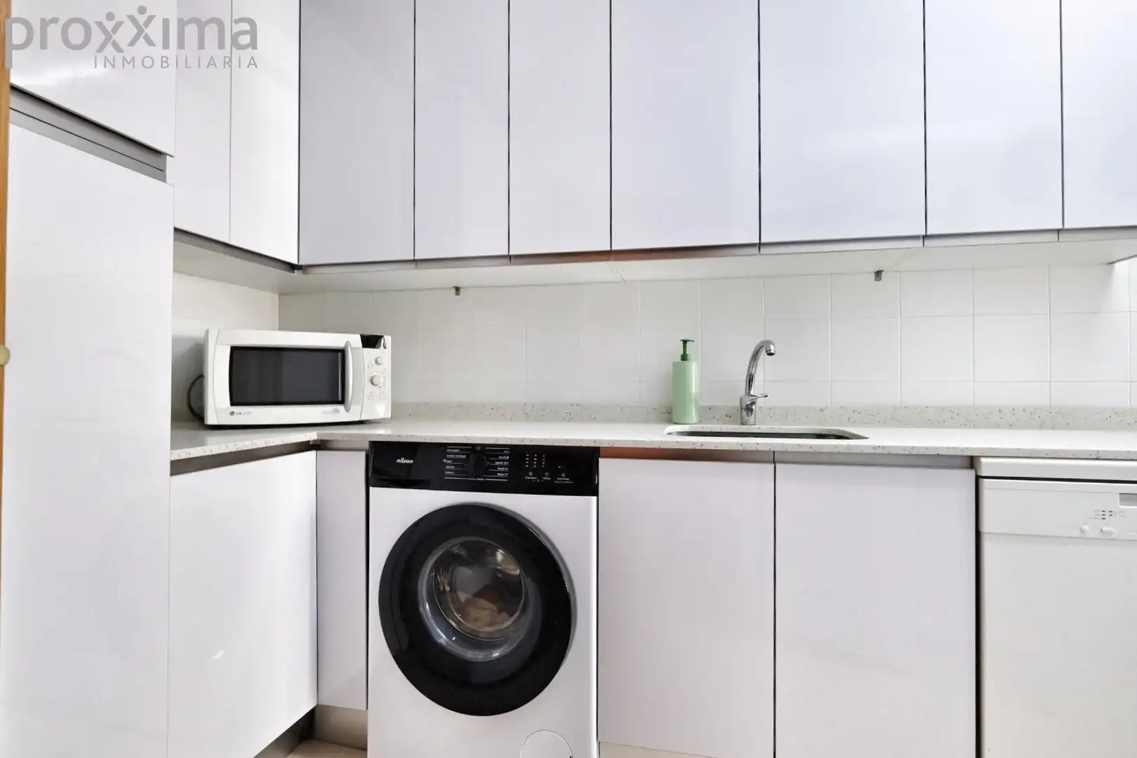 Cocina de Piso en venta en Sevilla con Aire acondicionado, Trastero y Piscina comunitaria