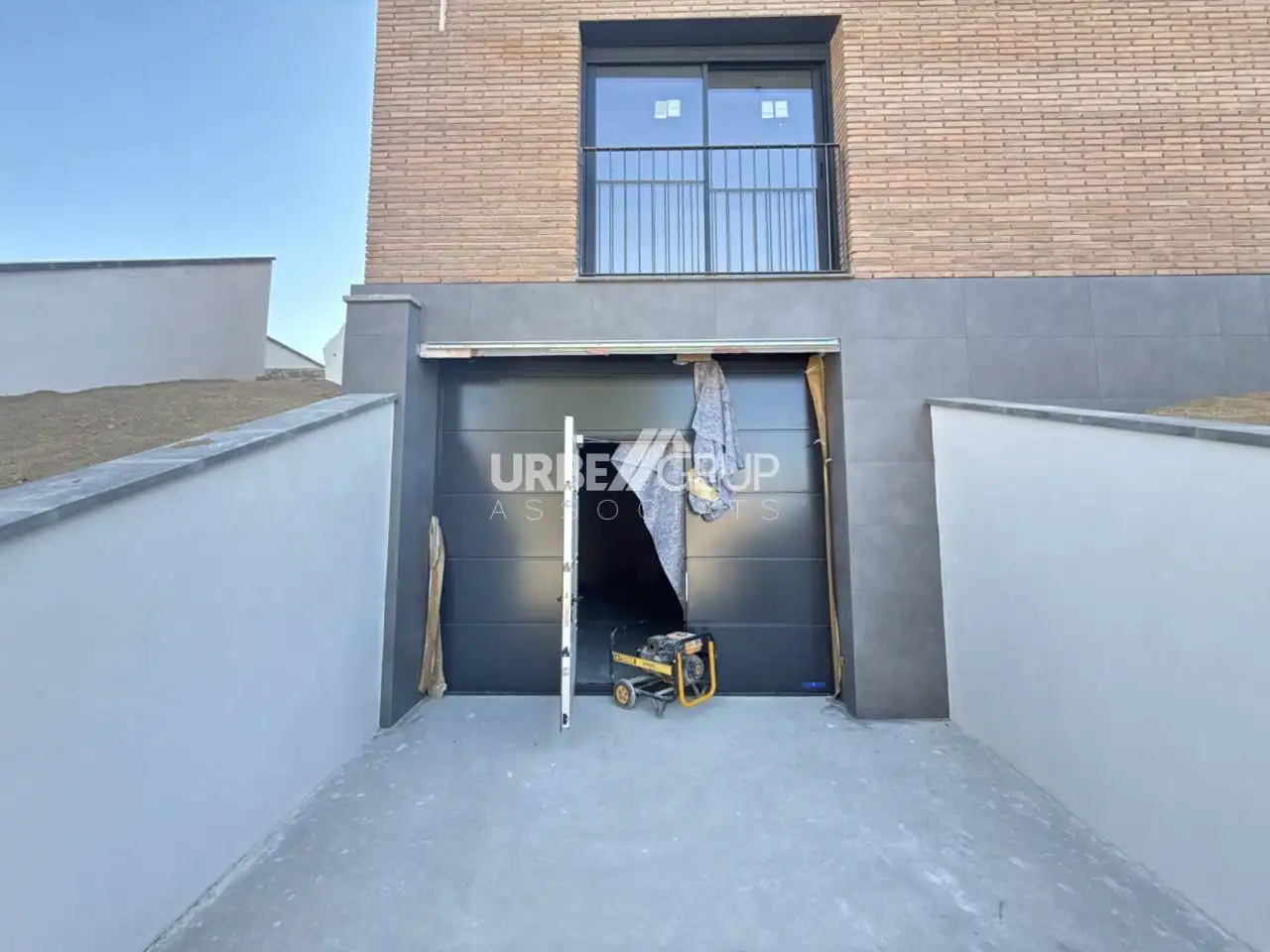 Parking de Casa o chalet en venta en Terrassa con Aire acondicionado, Calefacción y Alarma