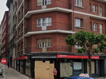 Locale commerciale in affitto a Avenida Telares 25