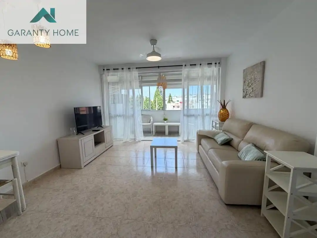 Sala de estar de Piso de alquiler en Torremolinos con Amueblado, Balcón y Piscina comunitaria