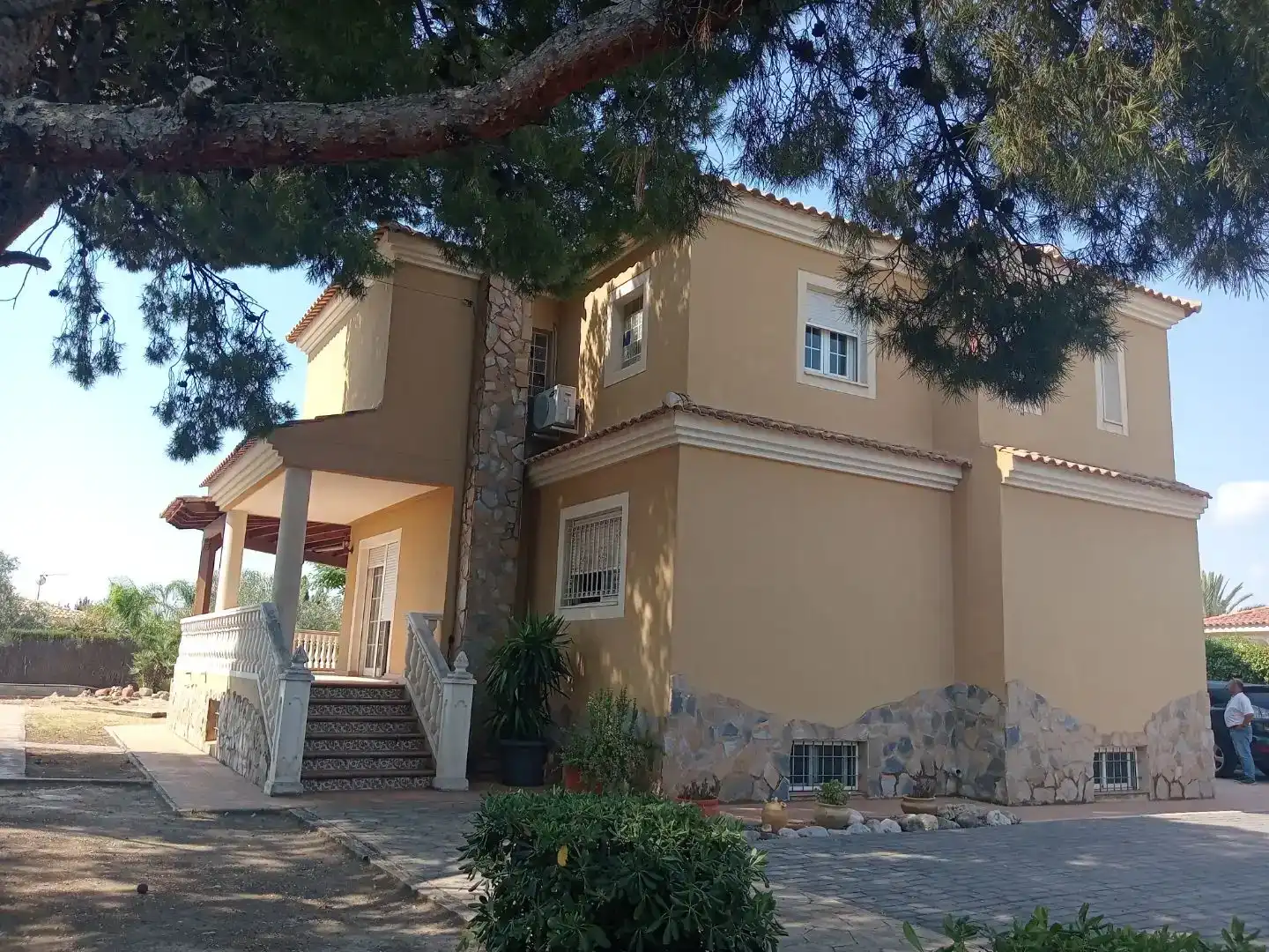 Vista exterior de Casa o xalet de lloguer en Mutxamel amb Aire condicionat, Jardí privat i Traster