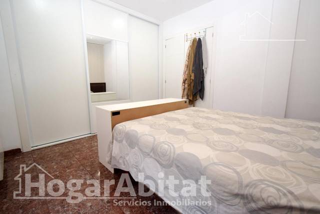 Piso en Venta en Calle Dos de Abril en Mont-Olivet