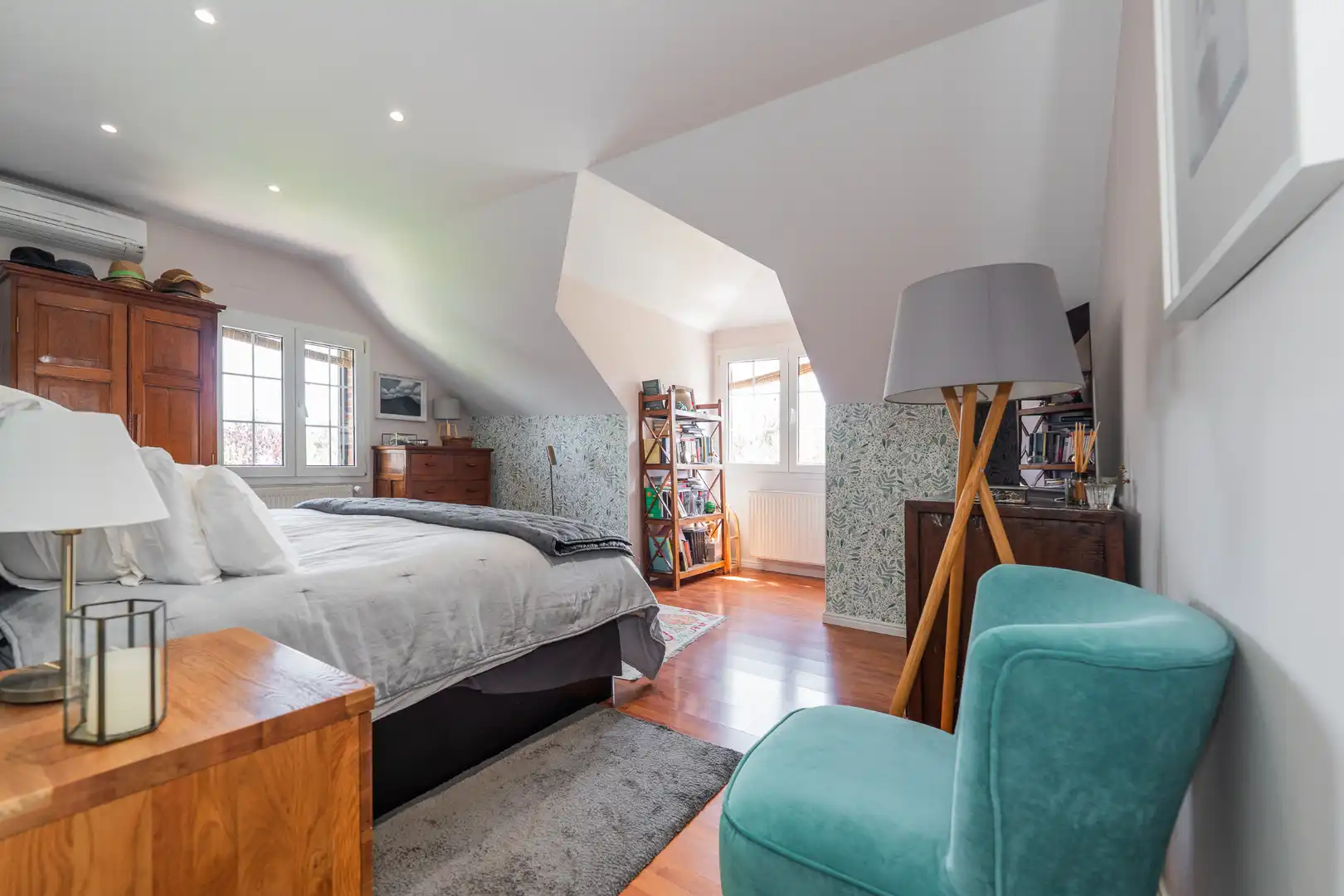 Bedroom of Houses for sale in Madrid  with Air Conditioner, Private garden and Swimming Pool