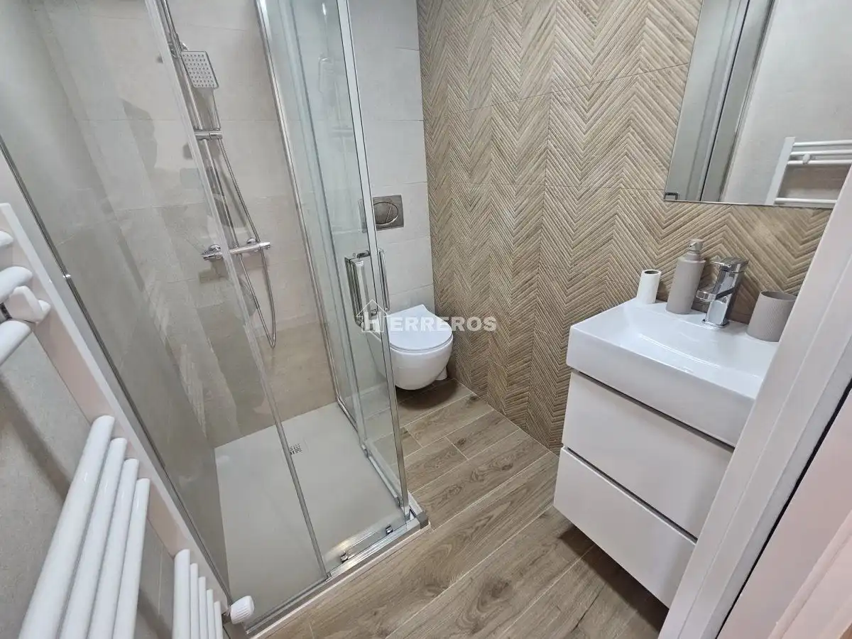 Flat with terrace for sale in gonzalo de berceo, imagen 9