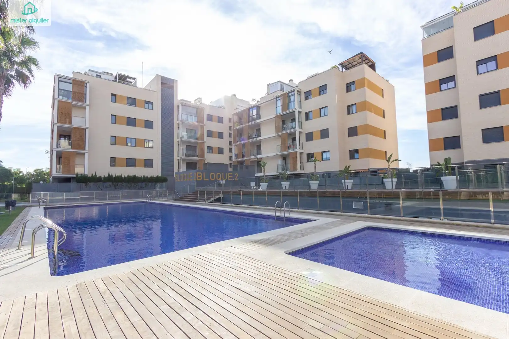 Piscina de Apartamento de alquiler en El Campello con Aire acondicionado, Jardín privado y Amueblado