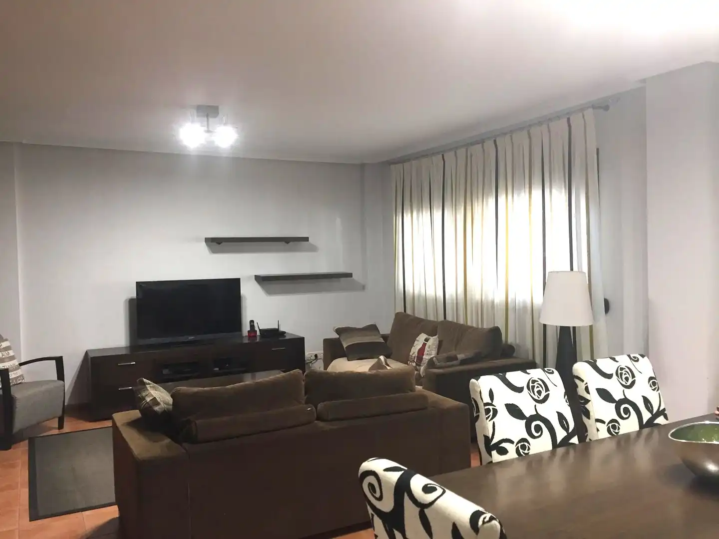 Wohnzimmer von Einfamilien-Reihenhaus zum Verkauf in Aranjuez mit Klimaanlage, Heizung und Terrasse
