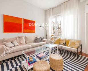 Living room of Flat to rent in  Madrid Capital  with Air Conditioner, Heating and Parquet flooring