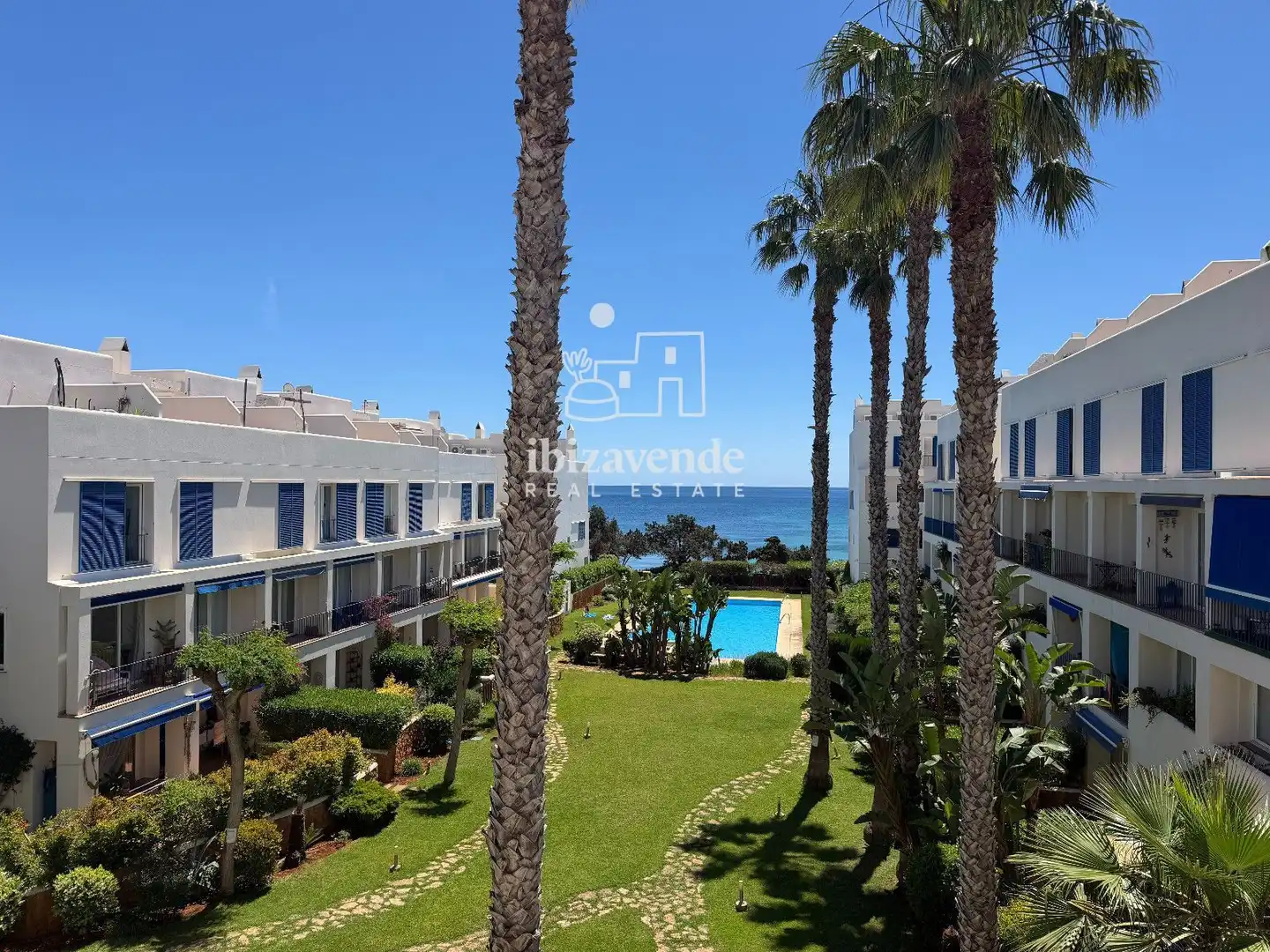 Außenansicht von Dachboden zur Miete in Santa Eulària des Riu mit Terrasse, Schwimmbad und Möbliert
