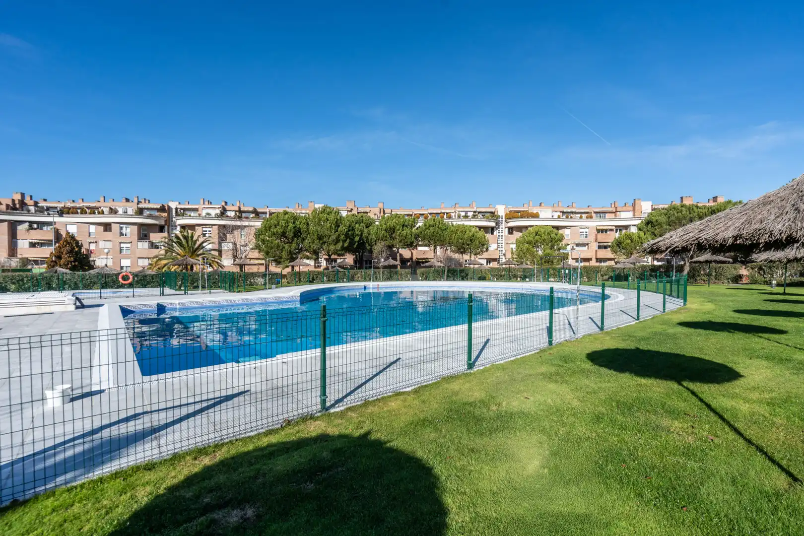 Piscina de Piso en venta en Las Rozas de Madrid con Calefacción, Terraza y Trastero