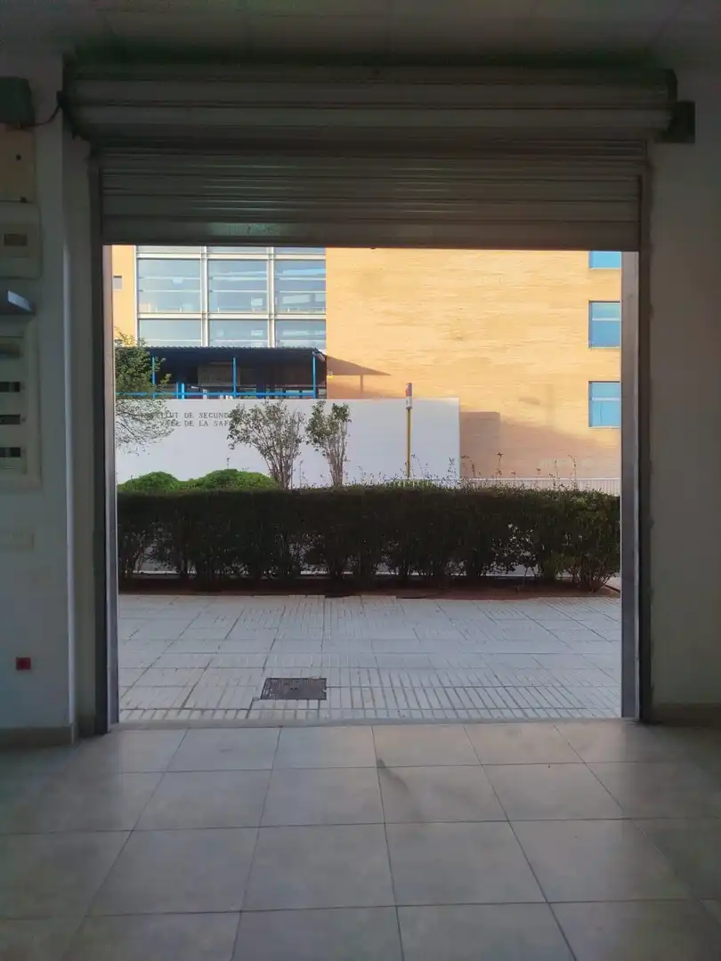 Vista exterior de Local en venda en Vilallonga / Villalonga amb Aire condicionat