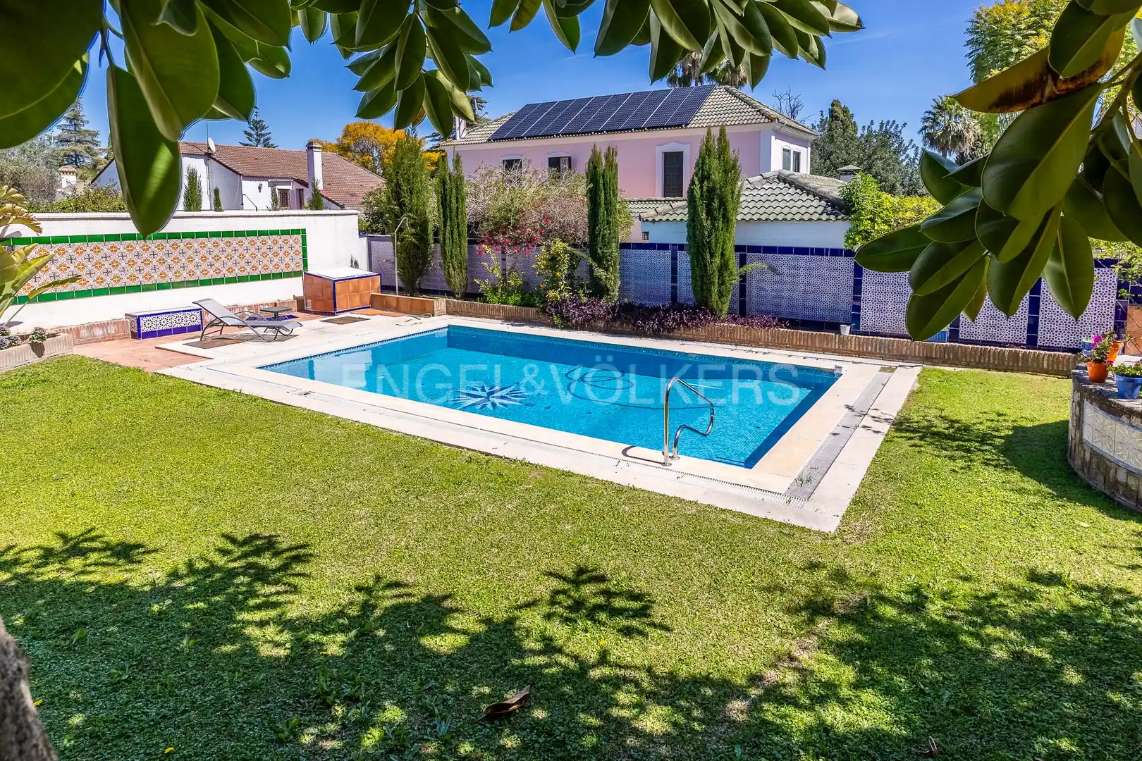 Swimming pool of Houses for sale in Camas  with Heating, Private garden and Swimming Pool