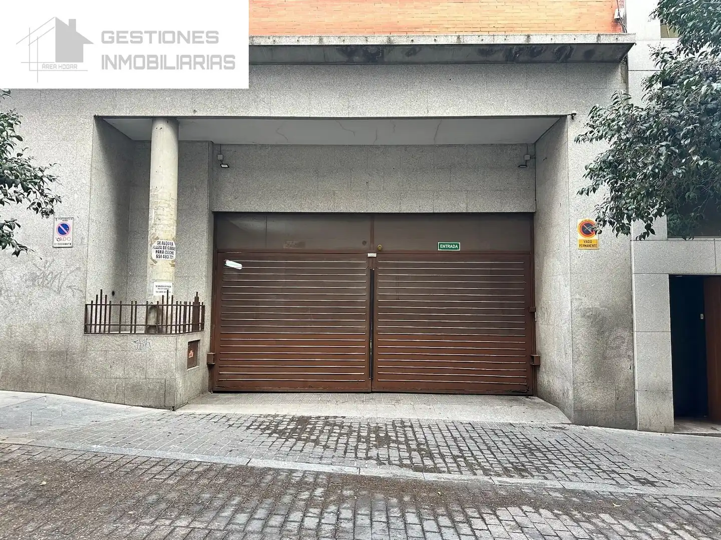 Vista exterior de Garatge en venda en Madrid