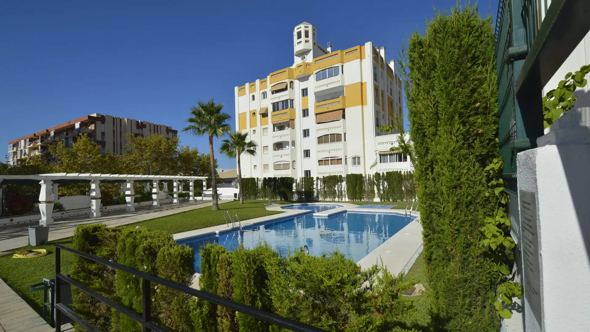 Vista exterior de Apartament de lloguer en Benalmádena amb Aire condicionat, Terrassa i Moblat