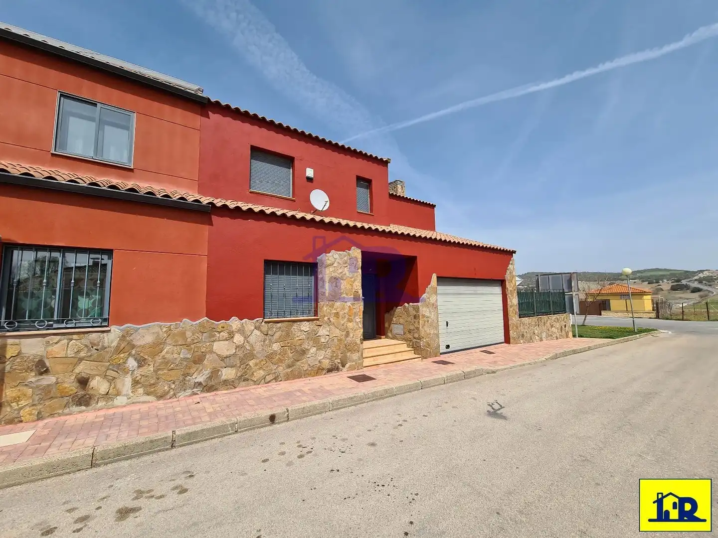 Vista exterior de Casa adosada en venda en Villar de Olalla amb Calefacció, Jardí privat i Terrassa