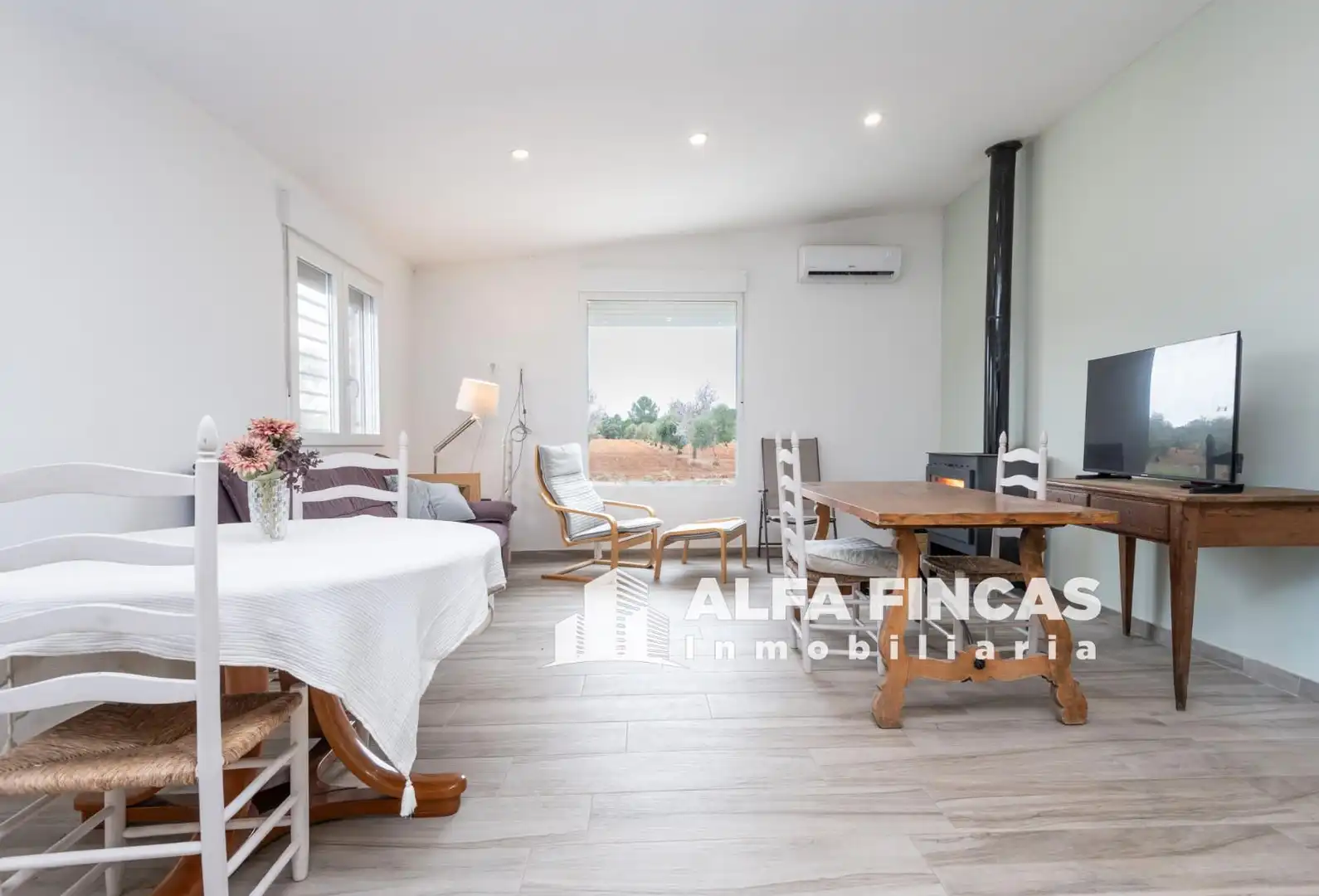 Sala d'estar de Casa o xalet en venda en Villarrobledo amb Aire condicionat, Calefacció i Jardí privat