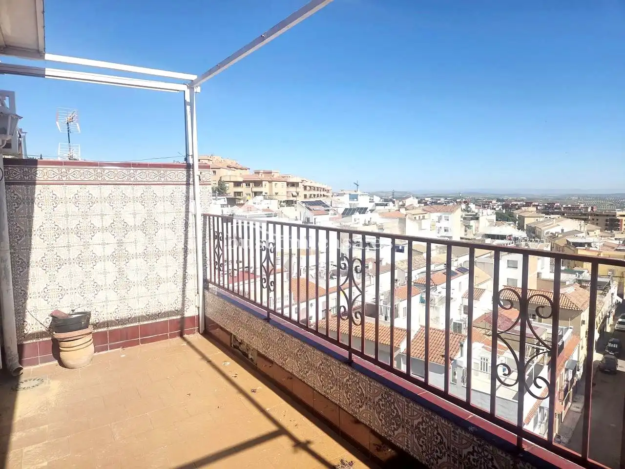 Vista exterior de Pis en venda en Jaén amb Aire condicionat, Calefacció i Parquet