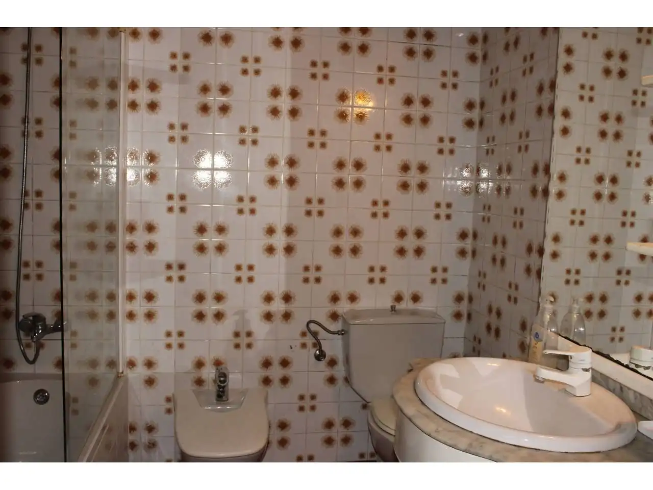 Bathroom of Flat for sale in Girona  with Heating and Furnished