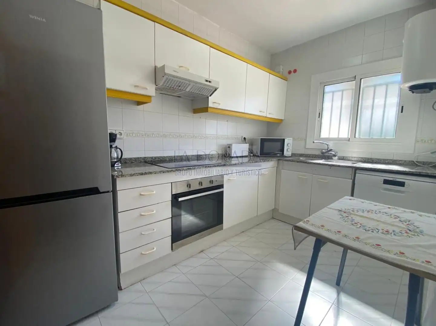 Cuina de Casa adosada en venda en Cambrils amb Jardí privat, Terrassa i Moblat