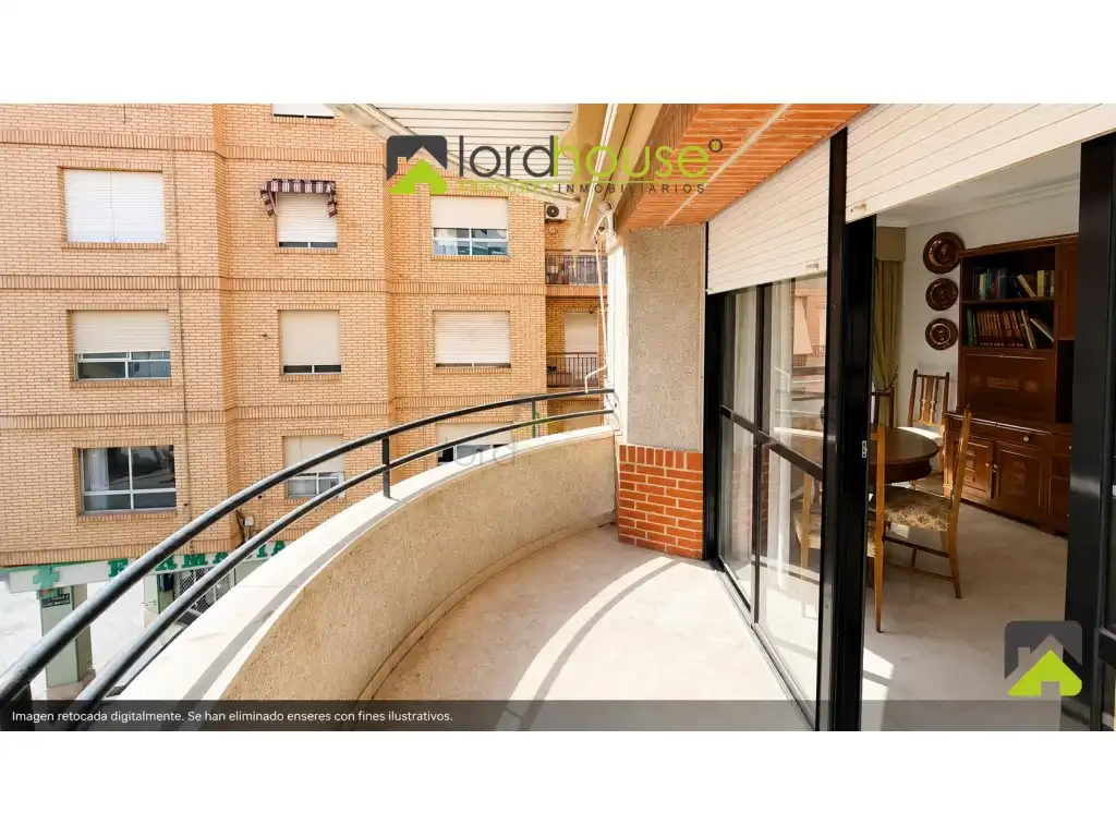 Piso con ascensor en venta en Calle Jose Mouliaa 55, imagen 4