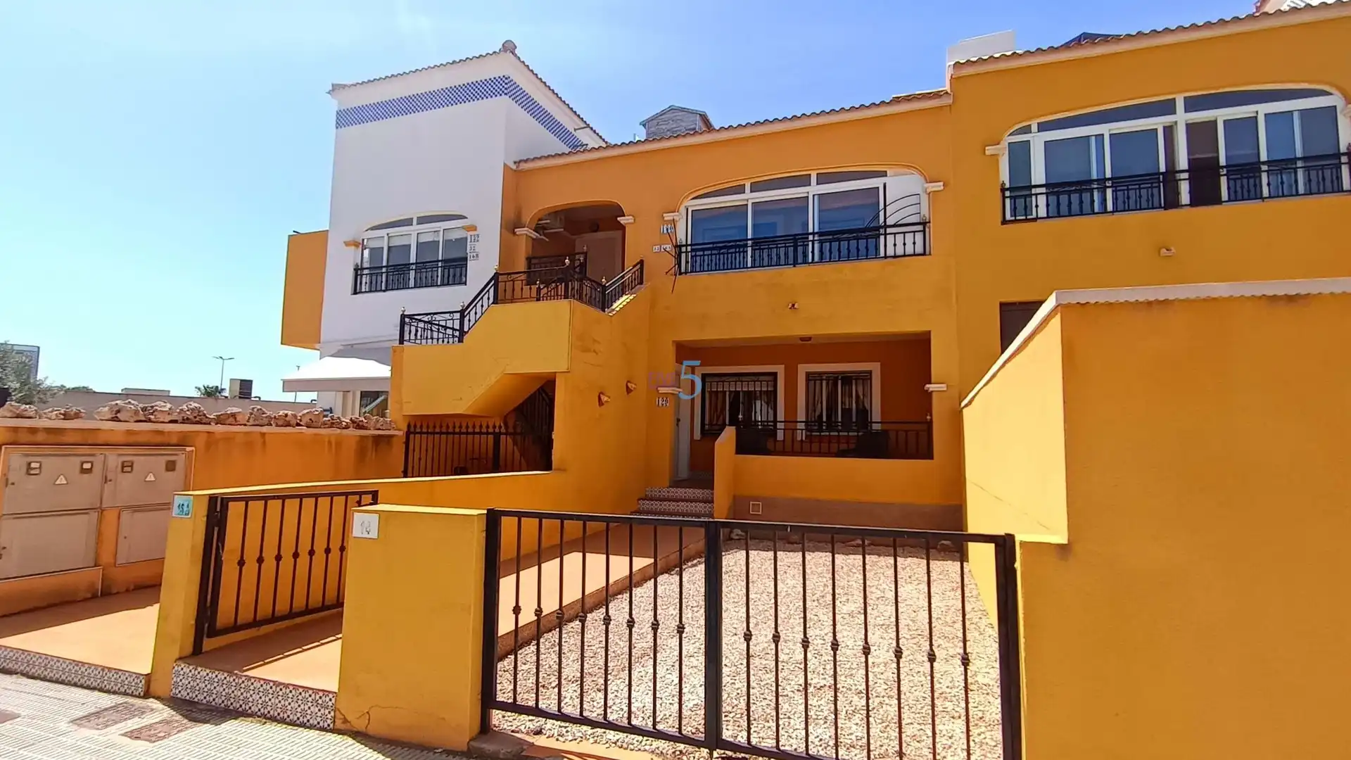 Vista exterior de Piso en venta en Los Montesinos con Aire acondicionado, Calefacción y Terraza
