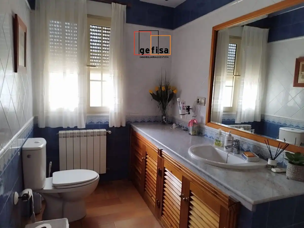Baño de Casa o chalet en venta en Valdepeñas con Calefacción, Trastero y Piscina