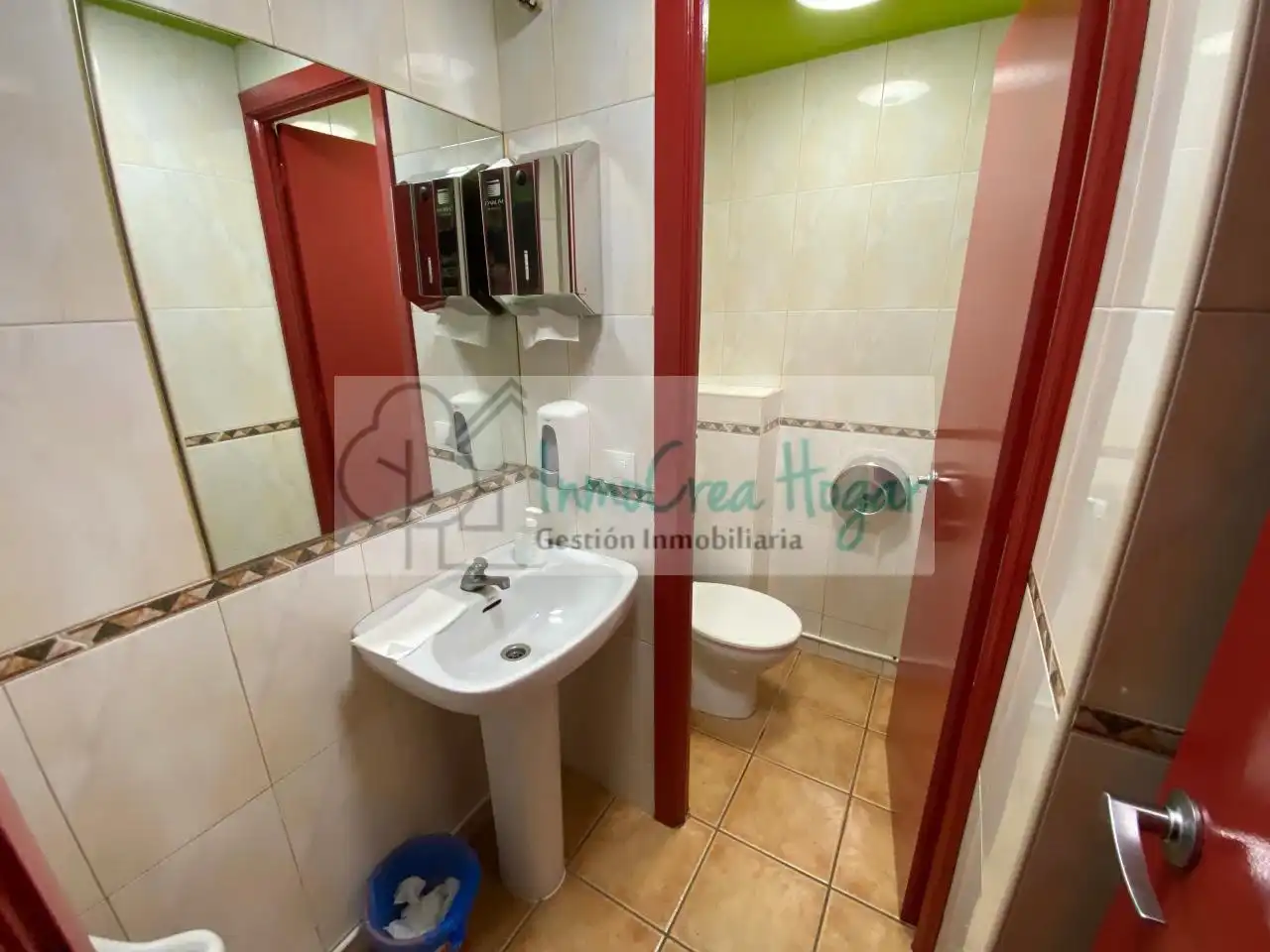 Bathroom of Commercial properties for transfer in Vigo   with Air Conditioner and Furnished