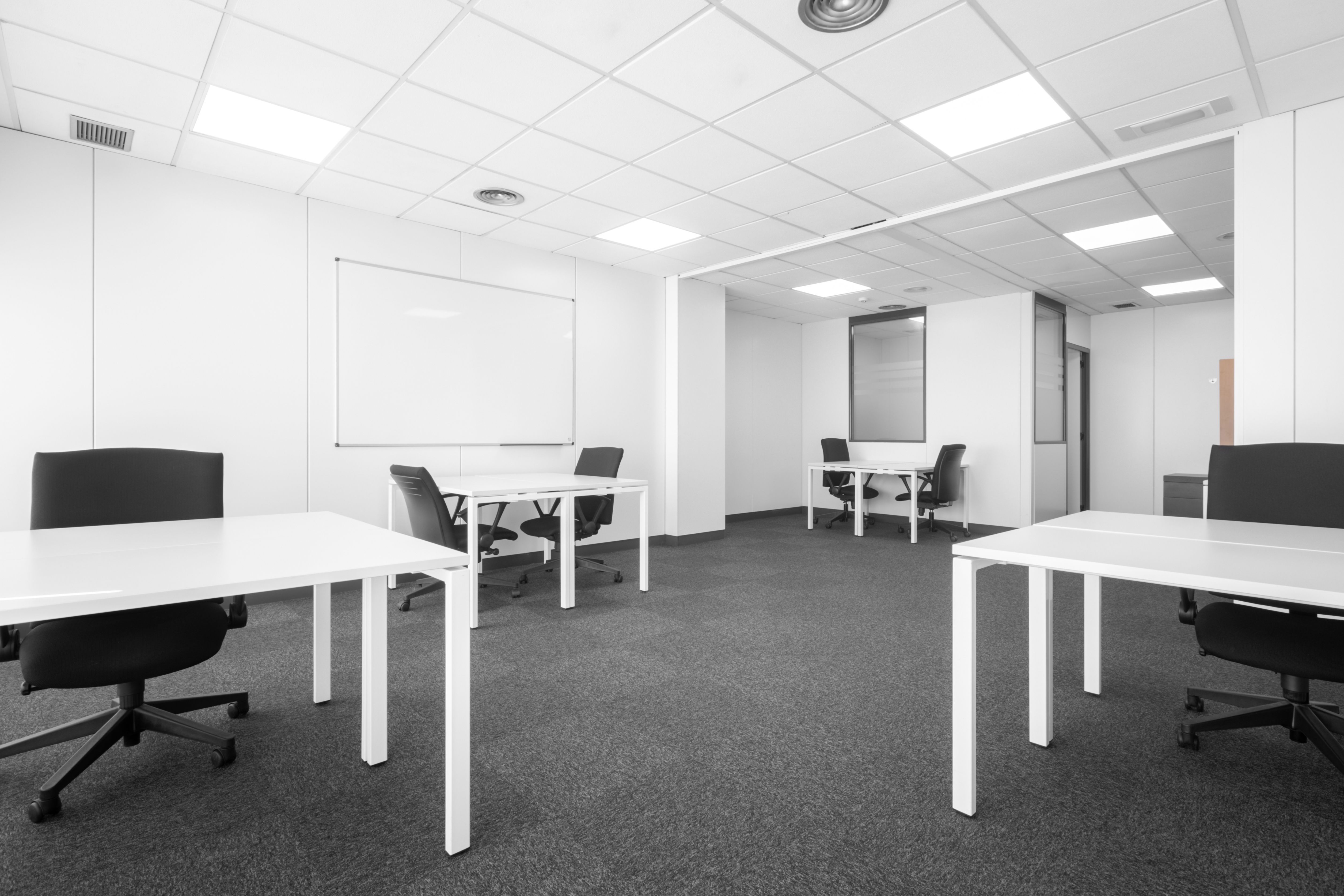 Office to rent in Marbella  with Air Conditioner, Heating and Furnished