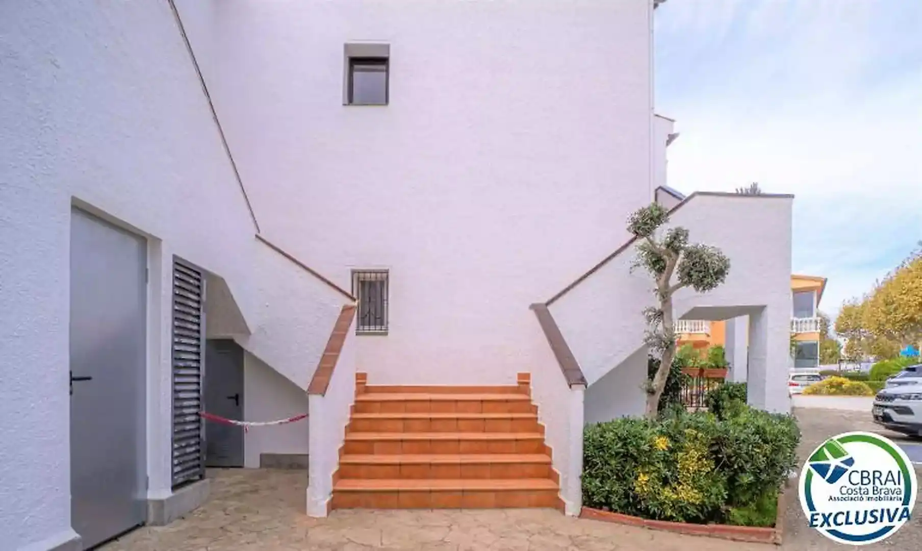 Vista exterior de Pis en venda en Empuriabrava amb Aire condicionat, Calefacció i Terrassa
