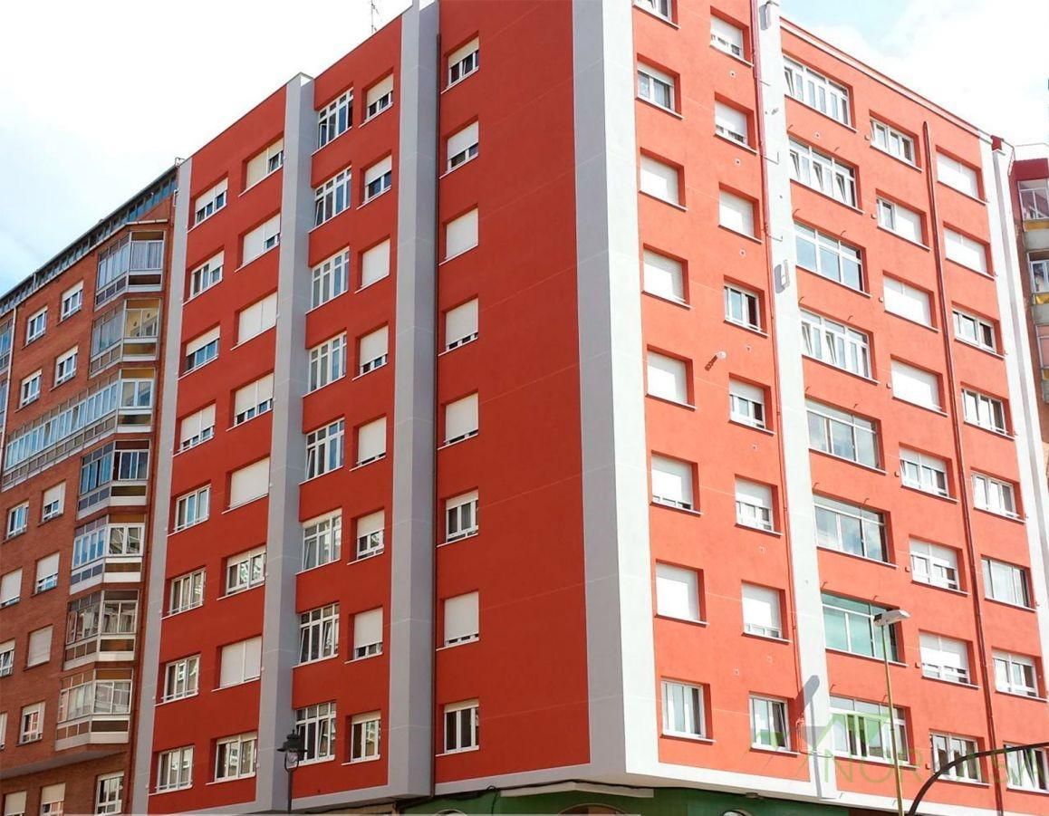 Vista exterior de Pis en venda en Avilés amb Calefacció
