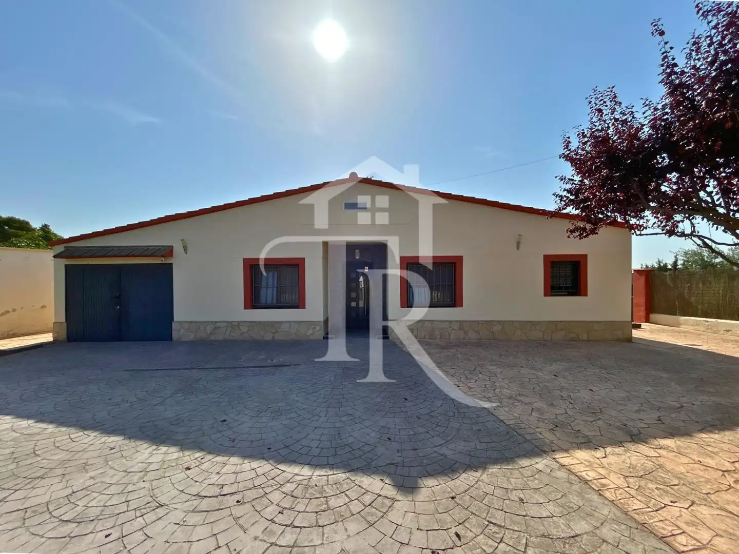 Vista exterior de Casa o xalet en venda en Cabra del Camp amb Aire condicionat, Parquet i Piscina