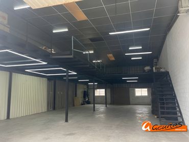 Nave industrial en venta en Zona de la Vega